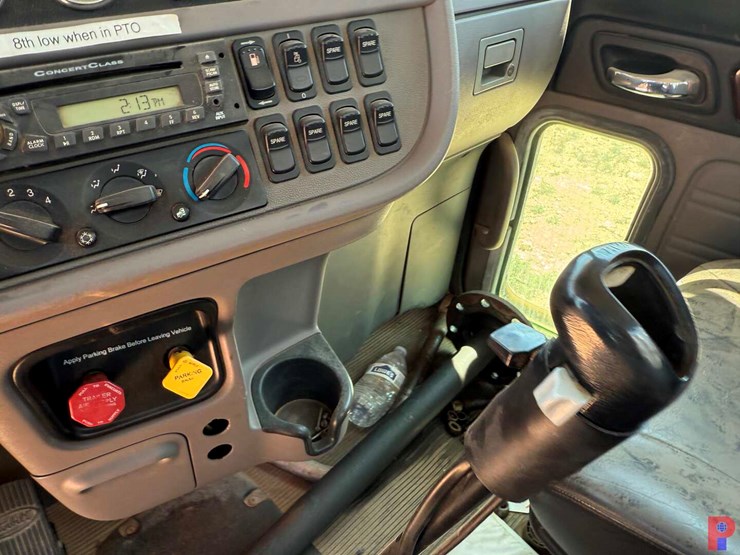 2013-peterbilt-367-image-35