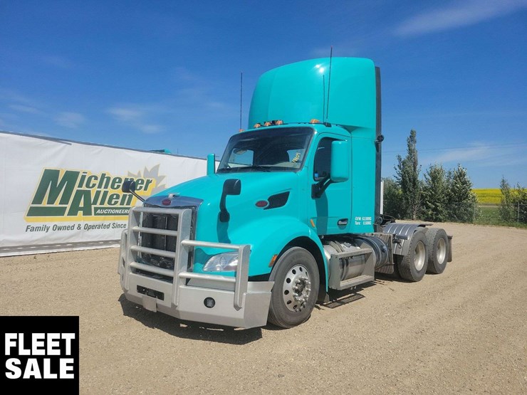 2019-peterbilt-579-image-1