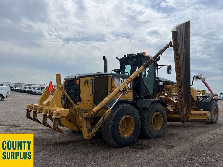 2015-caterpillar-14m-image-16