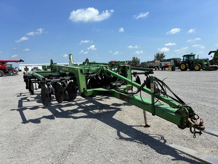 john-deere-2700-image-1