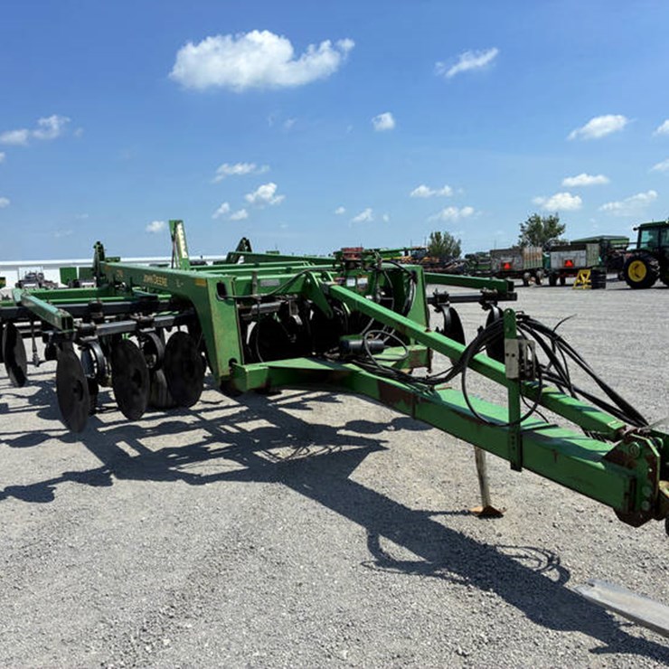 JOHN DEERE 2700
