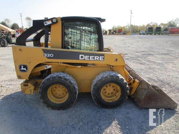 deere-320-image-19