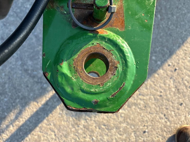 2019-john-deere-560m-image-10