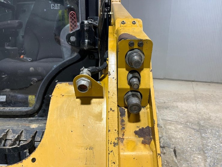 2021-caterpillar-259d3-image-11