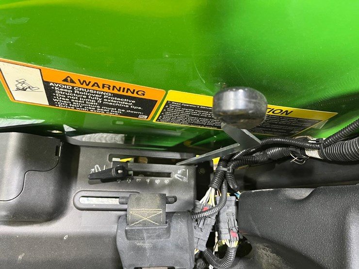 2021-john-deere-4044m-image-34