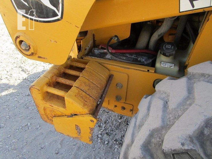 deere-320-image-14