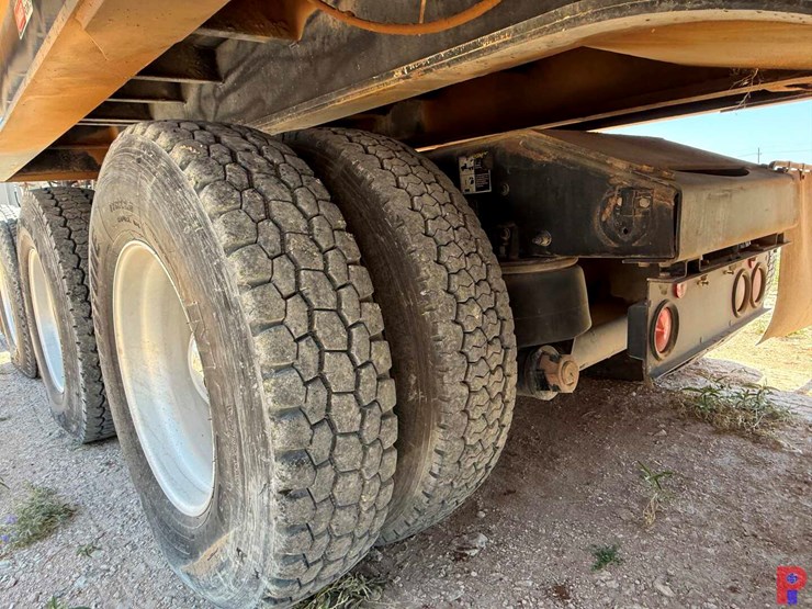 2013-peterbilt-367-image-29