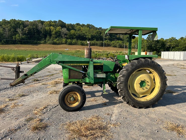 john-deere-2120-image-1