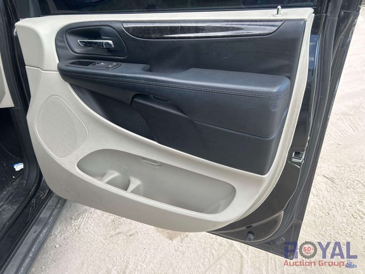 2016-dodge-caravan-image-23