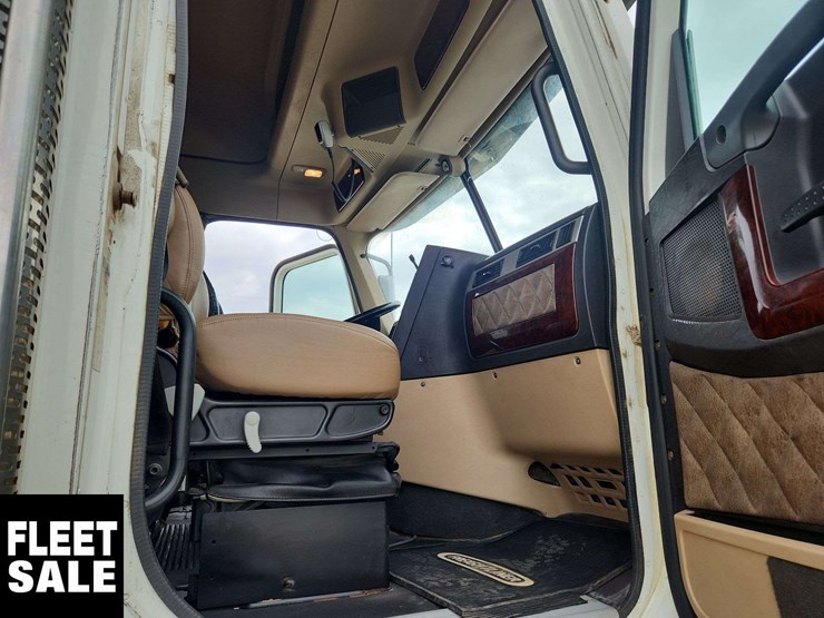 2012-freightliner-coronado-122-image-34