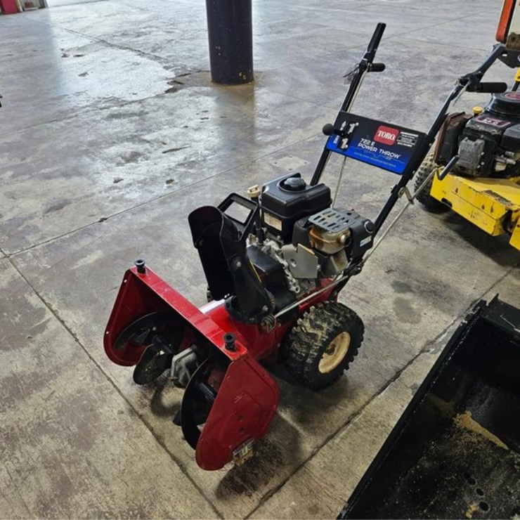 #407 • Toro 722E Walk Behind Snow Blower