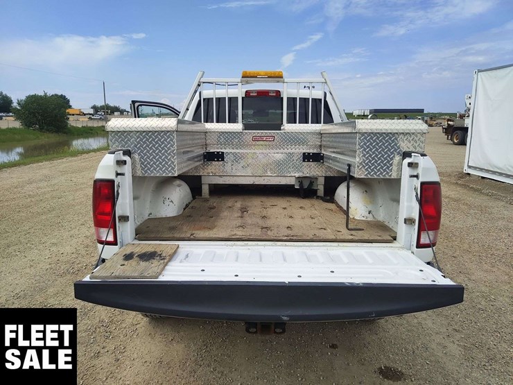 2015-ram-tradesman-image-21