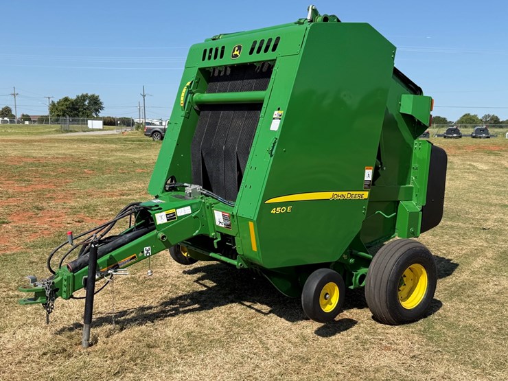 2021-john-deere-450e-image-1