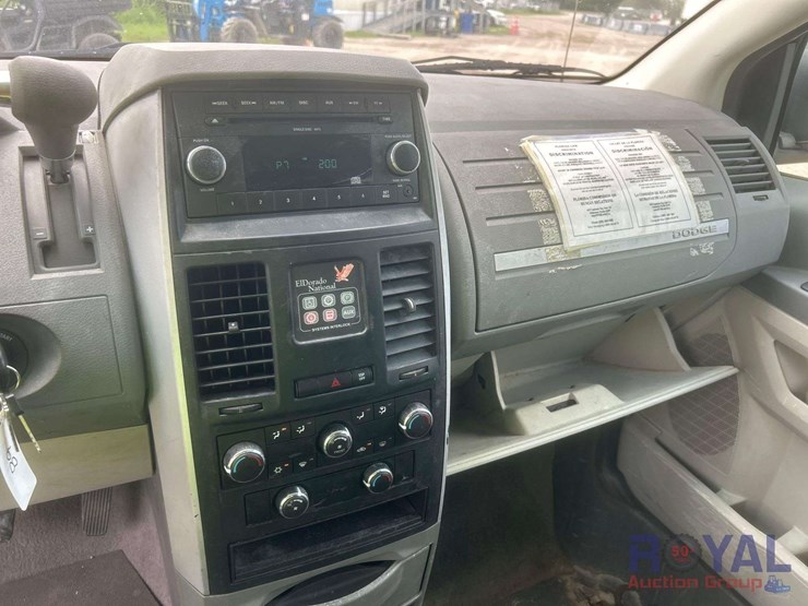 2010-dodge-grand-caravan-se-image-17