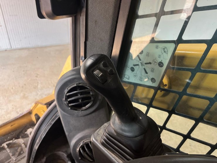 2021-caterpillar-259d3-image-34