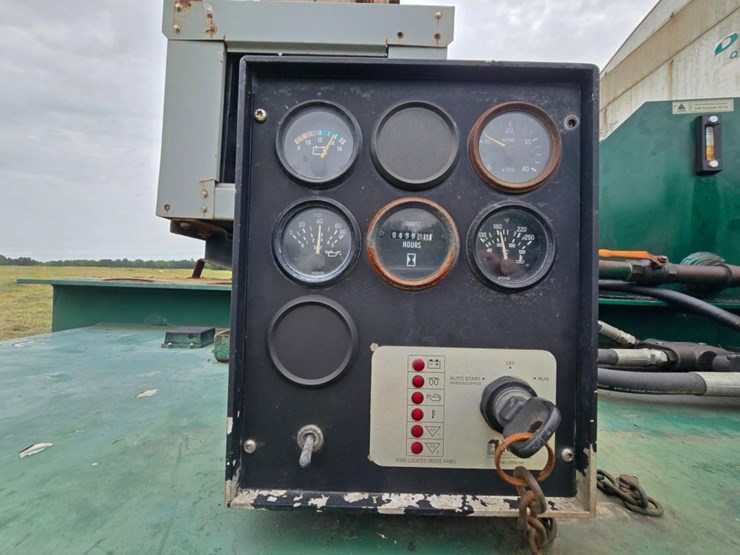 2013-doyle-dry-fertilizer-tender-trailer---kubota-diesel,-3-stainless-compartments,-side-discharge-image-5