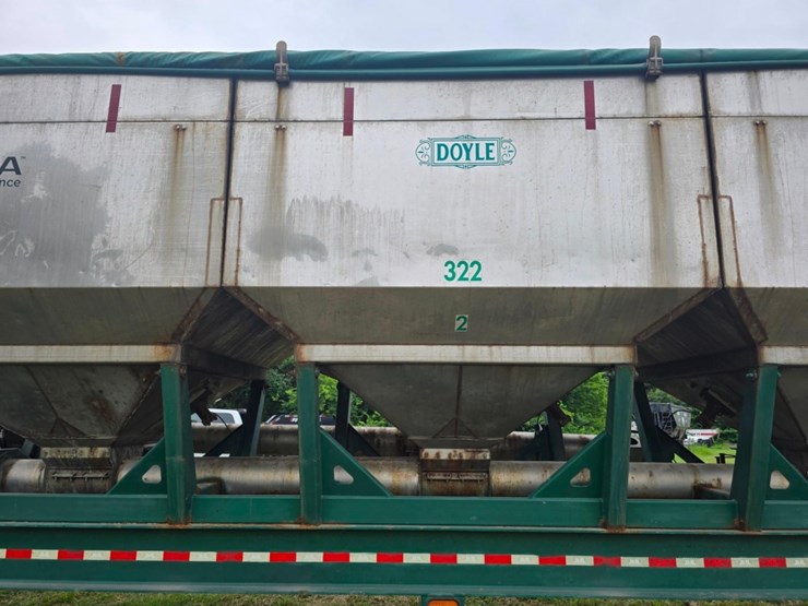 2013-doyle-dry-fertilizer-tender-trailer---kubota-diesel,-3-stainless-compartments,-side-discharge-image-15