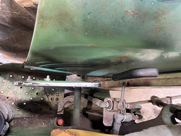 john-deere-2040-image-31