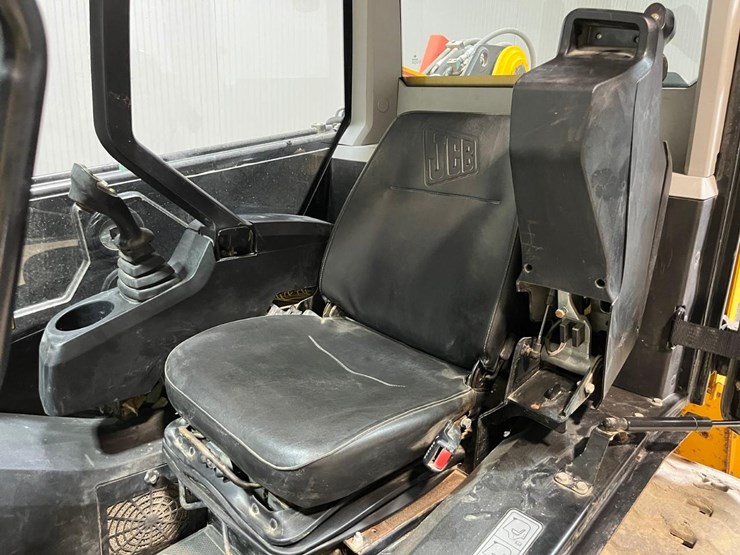 2018-jcb-3ts-8t-image-23