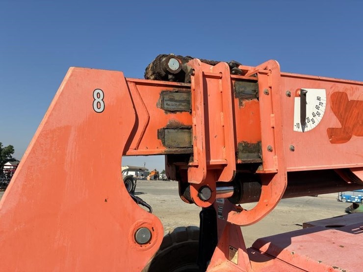 2014-jlg-8042-image-7