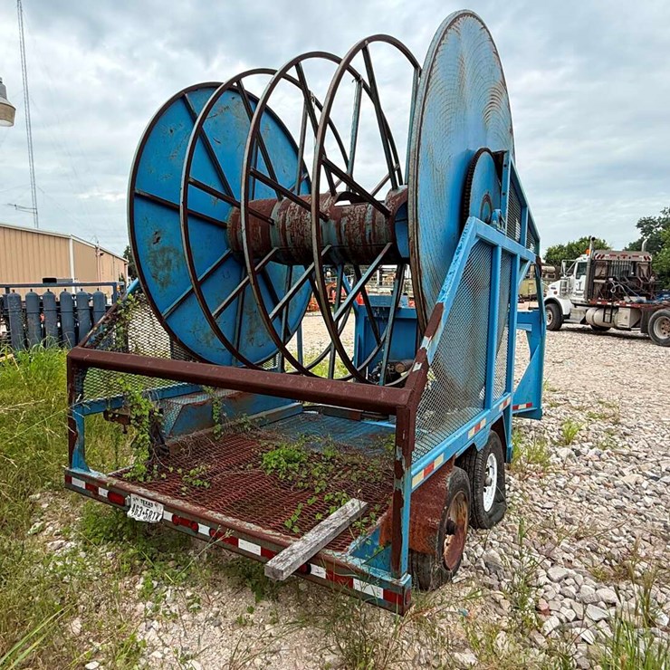 2015 UNITED TRAILER 22’ X 102” T/A GOOSENECK HYDRAULIC REEL TRAILER