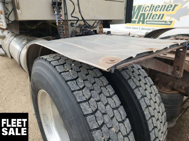 2012-freightliner-coronado-122-image-33