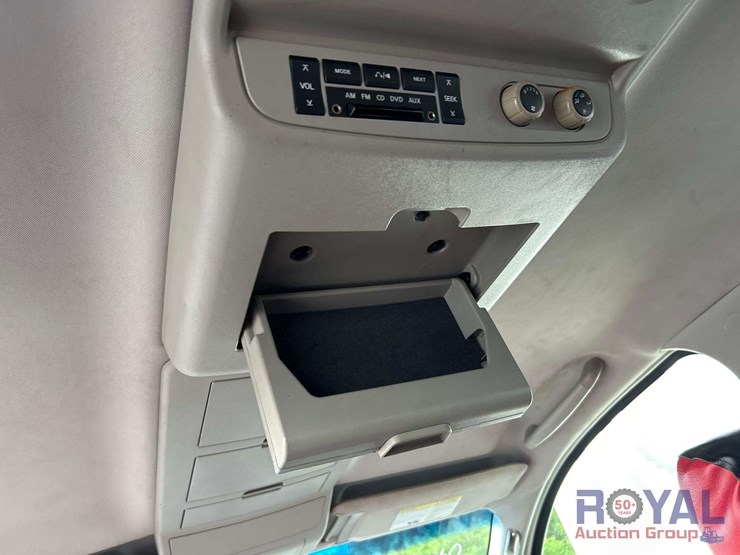 2004-nissan-armada-image-28