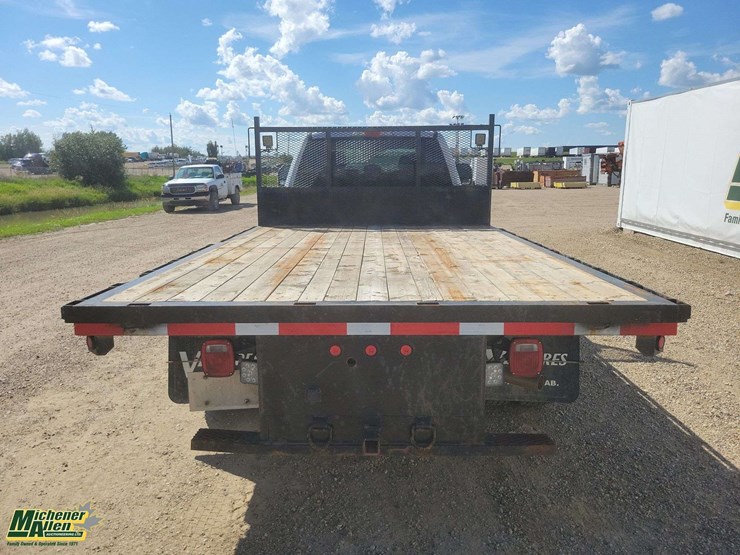 2022-ford-f550-image-7