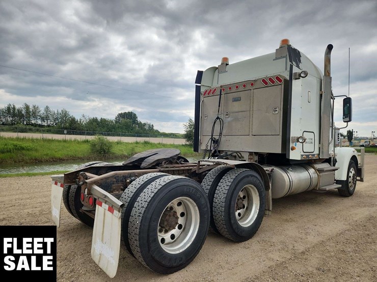 2012-freightliner-coronado-122-image-3