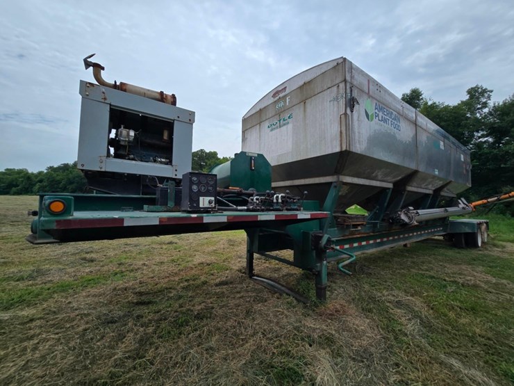 2013-doyle-dry-fertilizer-tender-trailer---kubota-diesel,-3-stainless-compartments,-side-discharge-image-4