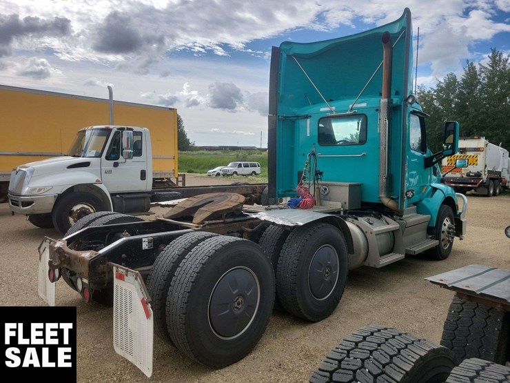 2018-peterbilt-579-image-3