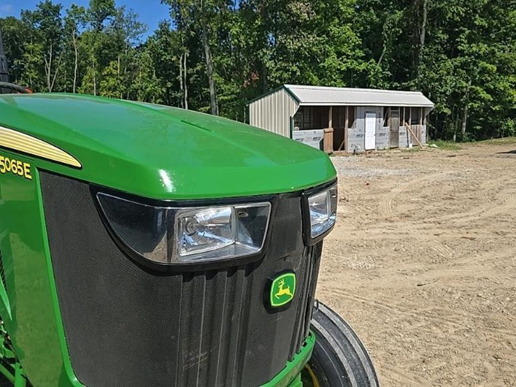 2015-john-deere-5065e-image-48