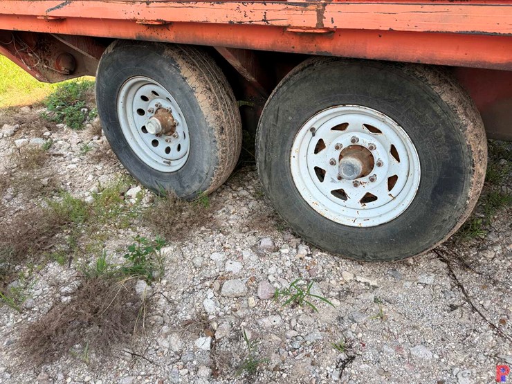 2011-centex-trailers-16’-x-102”-t/a-sgl.-whl.-flatbed-gooseneck-trailer-image-7