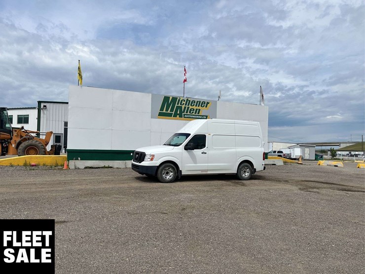 2013-nissan-nv3500hd-image-1