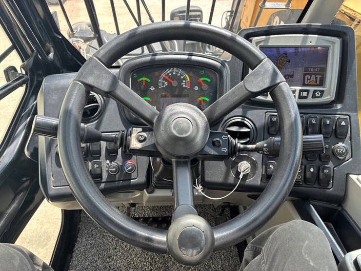 2018-caterpillar-th408d-image-79