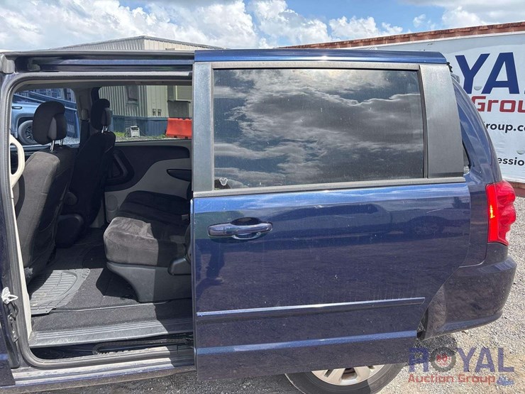 2017-dodge-grand-caravan-se-image-16