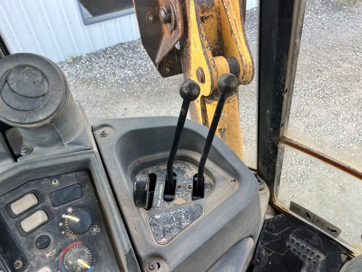 deere-410g-image-43