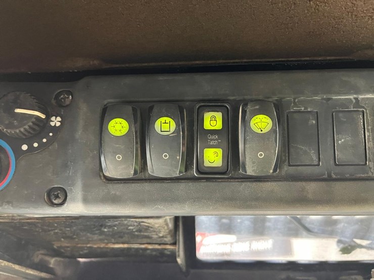 2018-john-deere-328-image-23