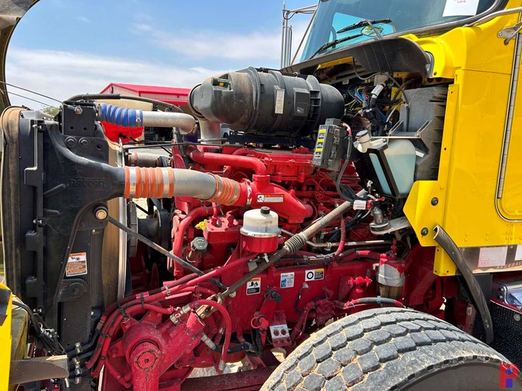 2013-kenworth-t800-image-13