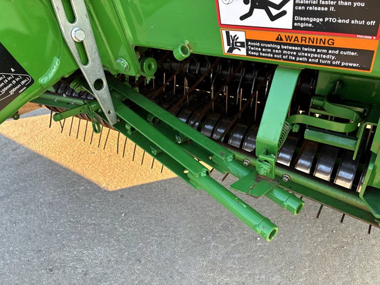 2019-john-deere-560m-image-14