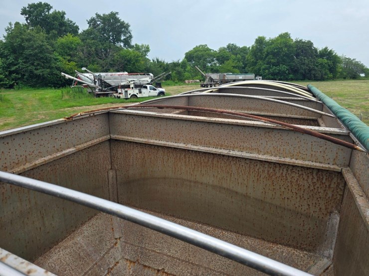 2013-doyle-dry-fertilizer-tender-trailer---kubota-diesel,-3-stainless-compartments,-side-discharge-image-52