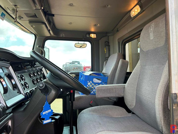 2013-kenworth-t800-image-7
