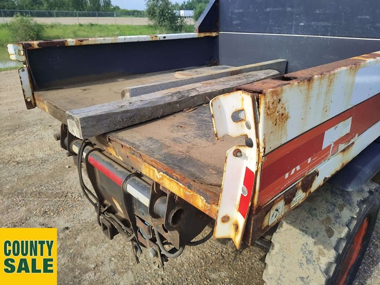 2011-bobcat-toolcat-5600-image-31