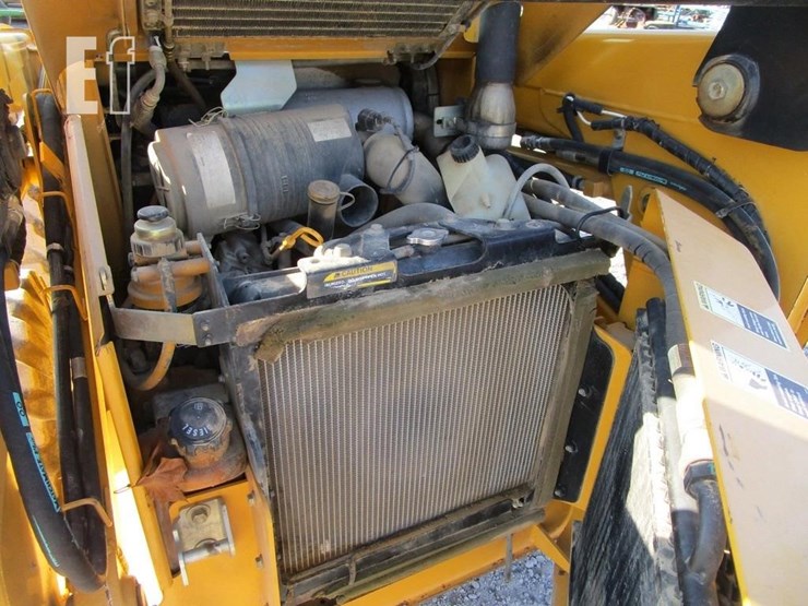 deere-320-image-16