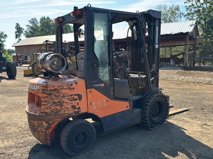 #270-•-doosan-c35-5-forklift-image-5
