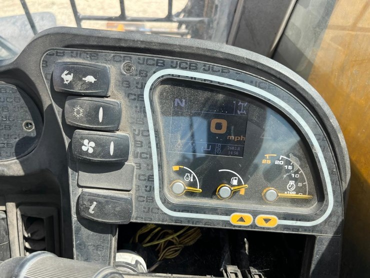 2015-jcb-525-60-image-25