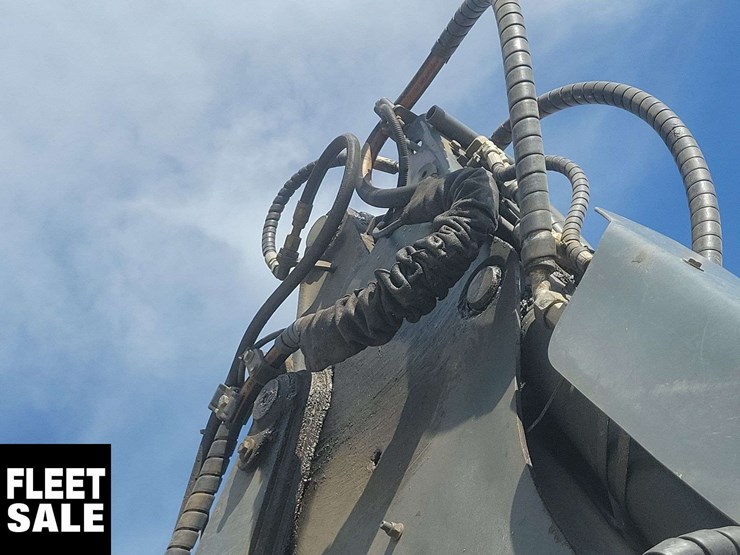 2009-deere-410j-image-36
