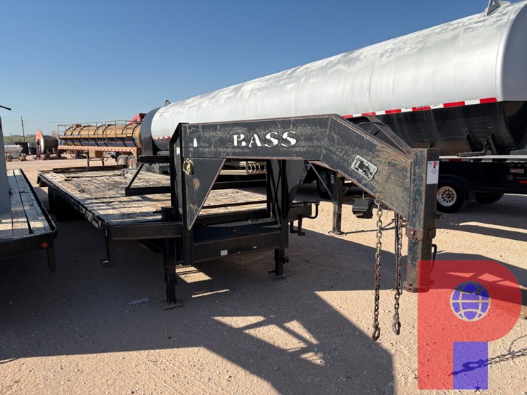 2012-bestbilt--35’-x-101”-t/a-gooseneck-trailer-image-2