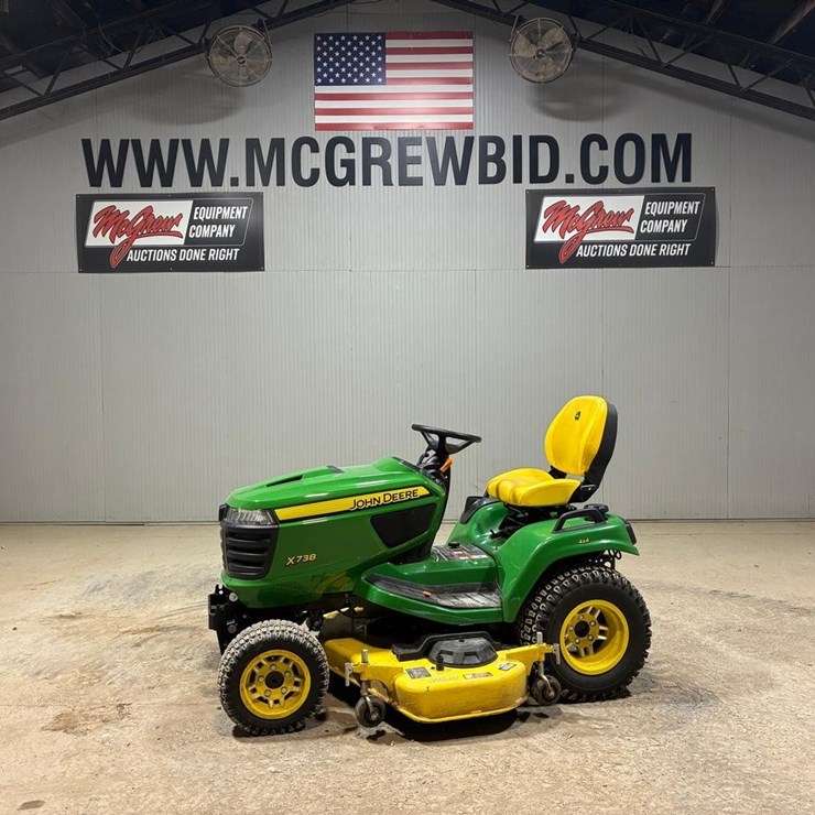 JOHN DEERE X738