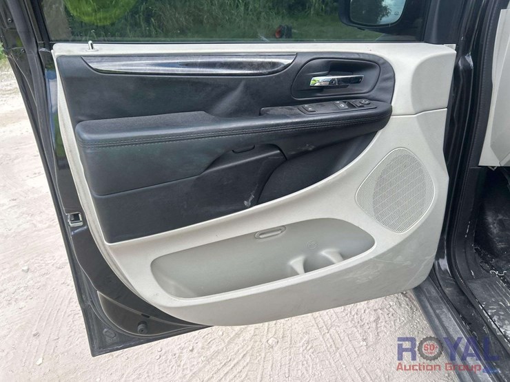 2016-dodge-caravan-image-5